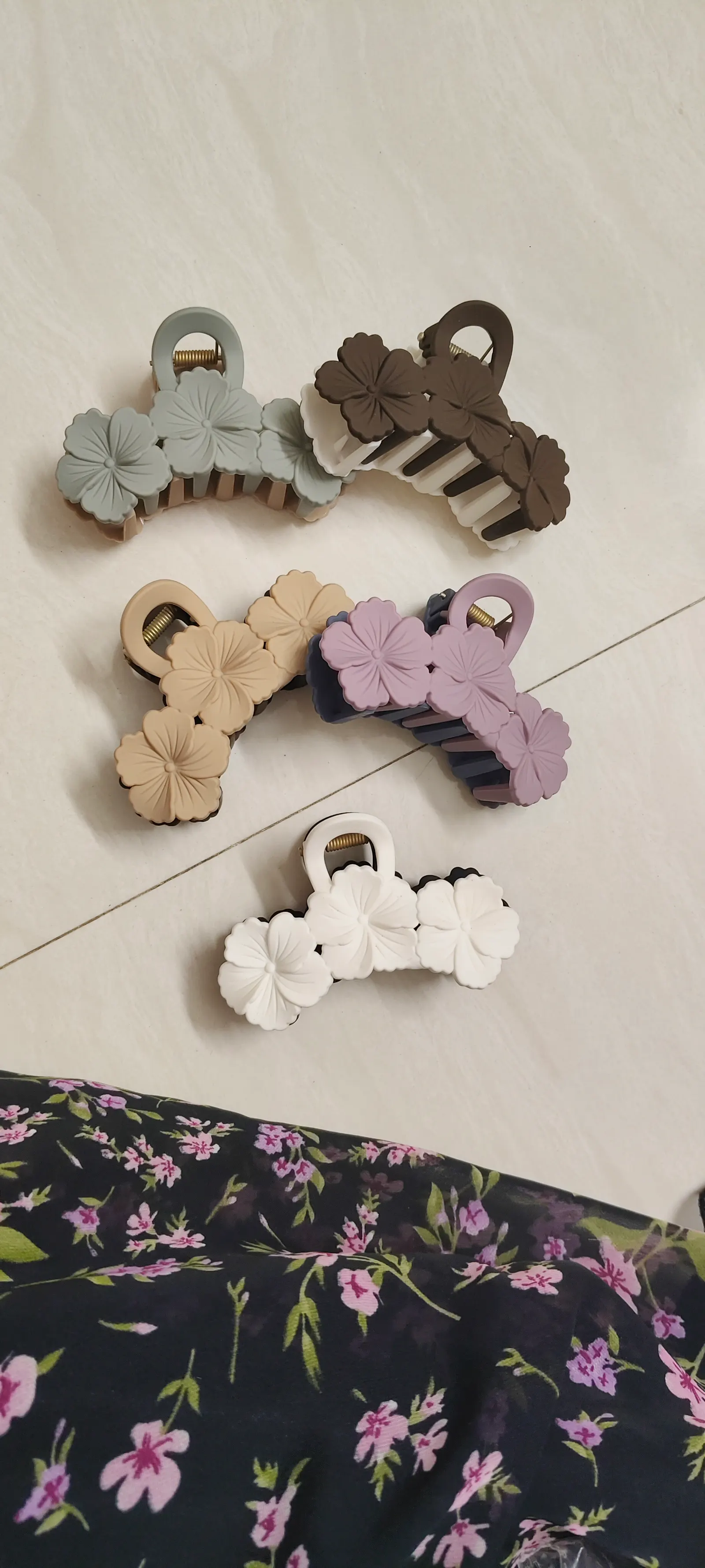 Double colour clips